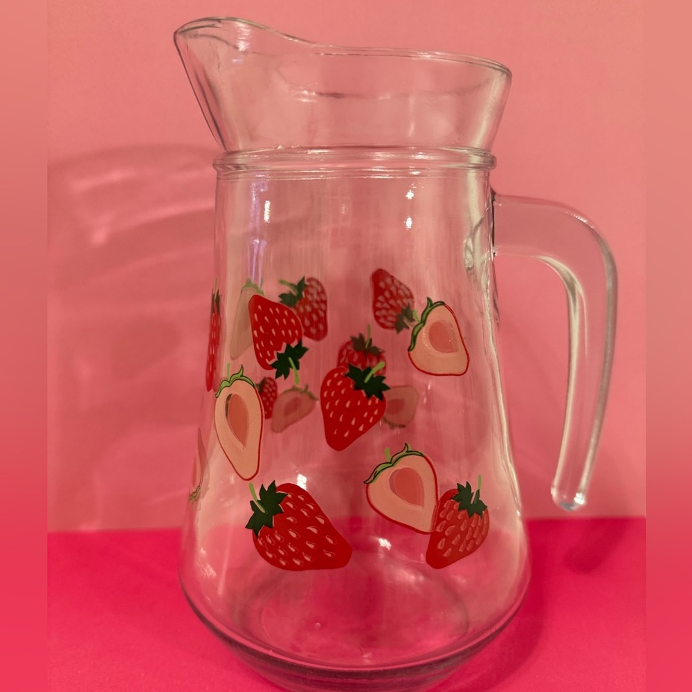 Vintage Strawberry Glass Pitcher – KIG Indonesia